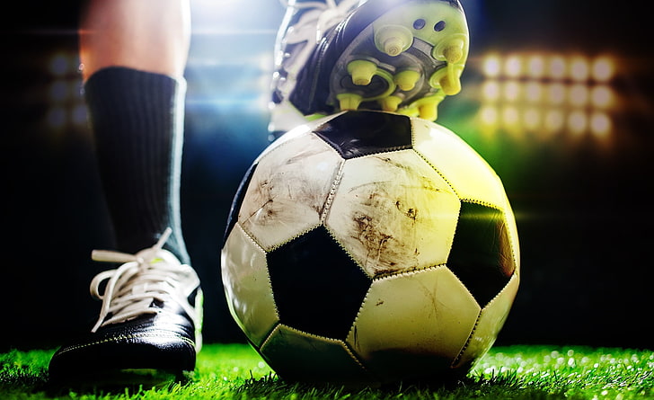 乒乓球台室外有铁的吗还是铝的